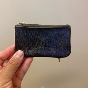 Louis Vuitton M62650
KEY POUCH